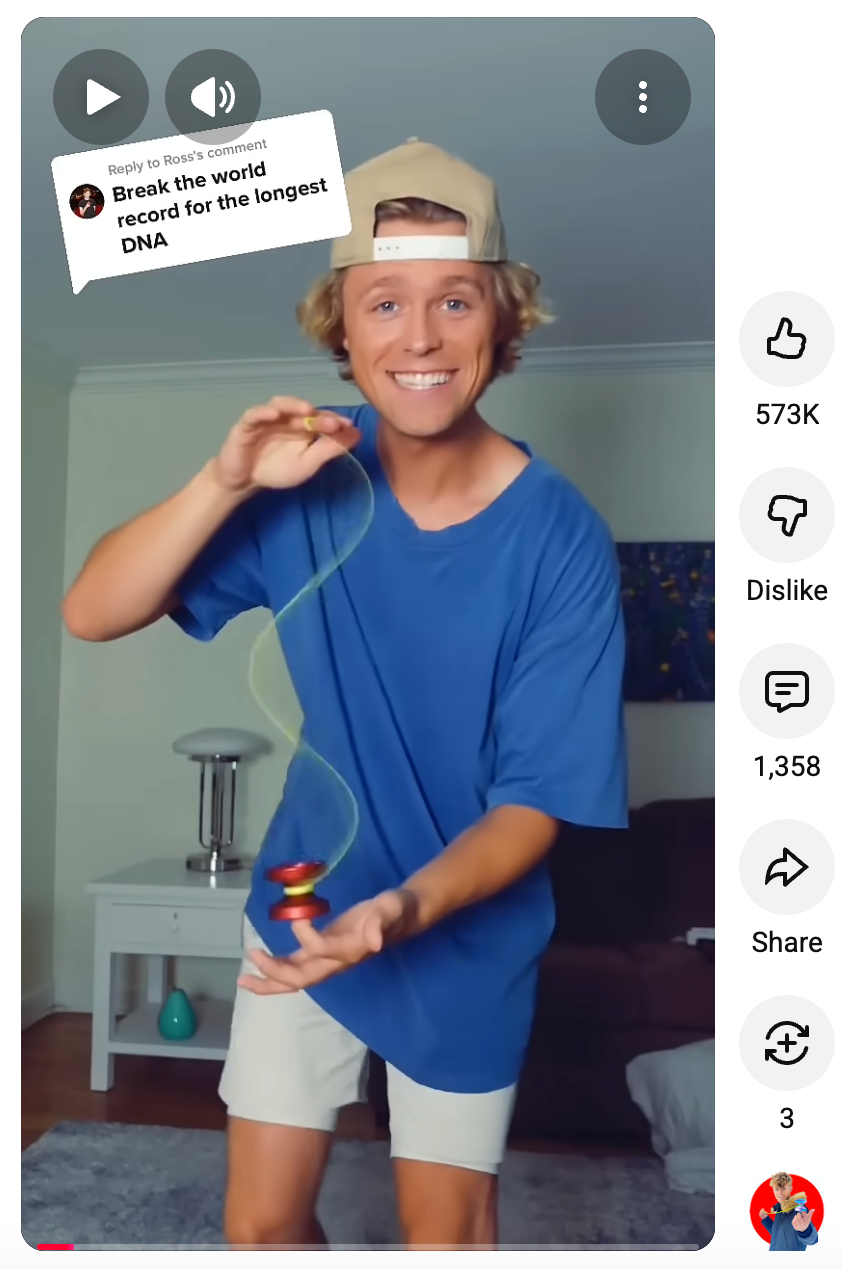 World Champion doing the Viral DNA yoyo trick